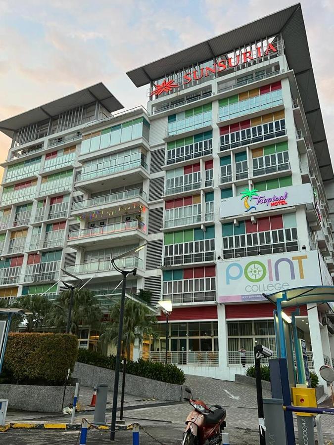 Tropical Hotel Kota Damansara 페탈링자야 외부 사진